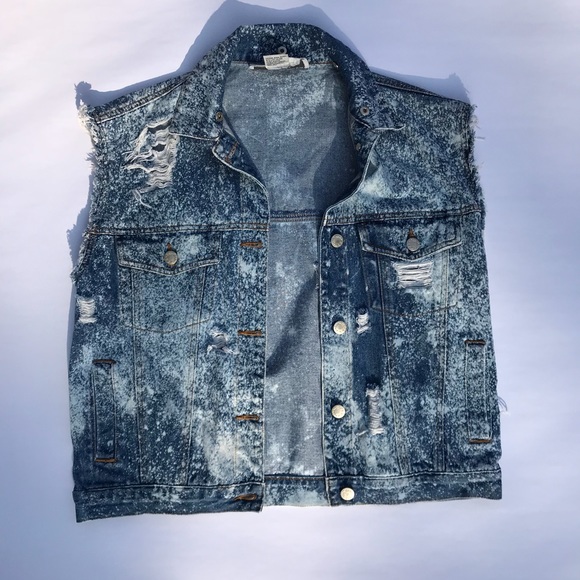 Adrienne Vittadini Petites Bleached Denim Vest - Picture 5 of 7
